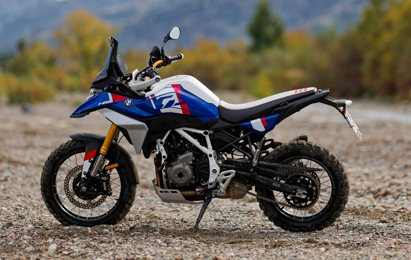 BMW F 450 GS en action sur piste marocaine
